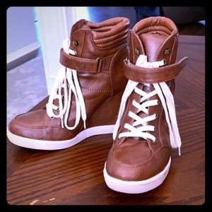 Cognac colored lace up sneaker wedges